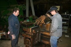 Shaping plates to reinforce the axle boxes