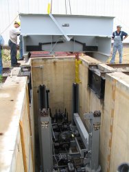 Positioned over the pit, the table is steadied for lowering. (Stuart B. Brosh photo)