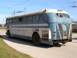Bee Line 512 - 1939 Yellow Coach Model 743 - Rear View - Photo by Richard Schauer - 10/22/2015