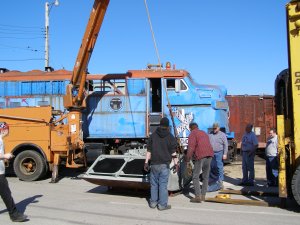 The crew gets the hatch in position