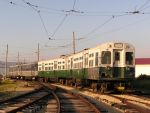 CTA 6125-6126 being put back into the barn by CTA singles, 22 and 41