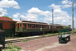 2 Chicago "L" wood cars and a 4000 at the 50th Avenue Station (06/2001).