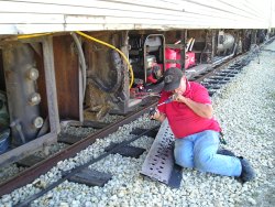 09/22/07 Phil Stepek works on a generator for the Streamliners 