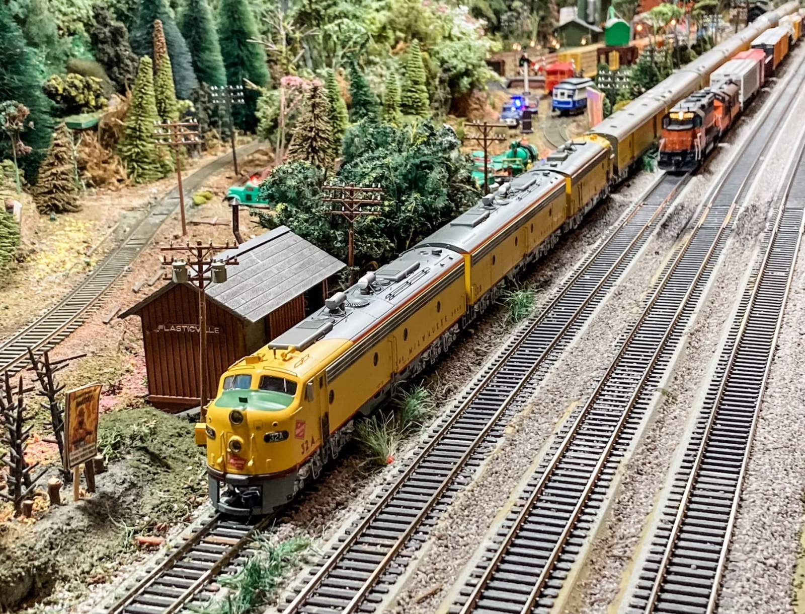 Model Trains & Locomotives